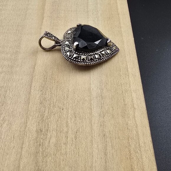 Vintage Heart-Shaped Marcasite & 925 Sterling Silver Pendant With Black Stone - Picture 8 of 11